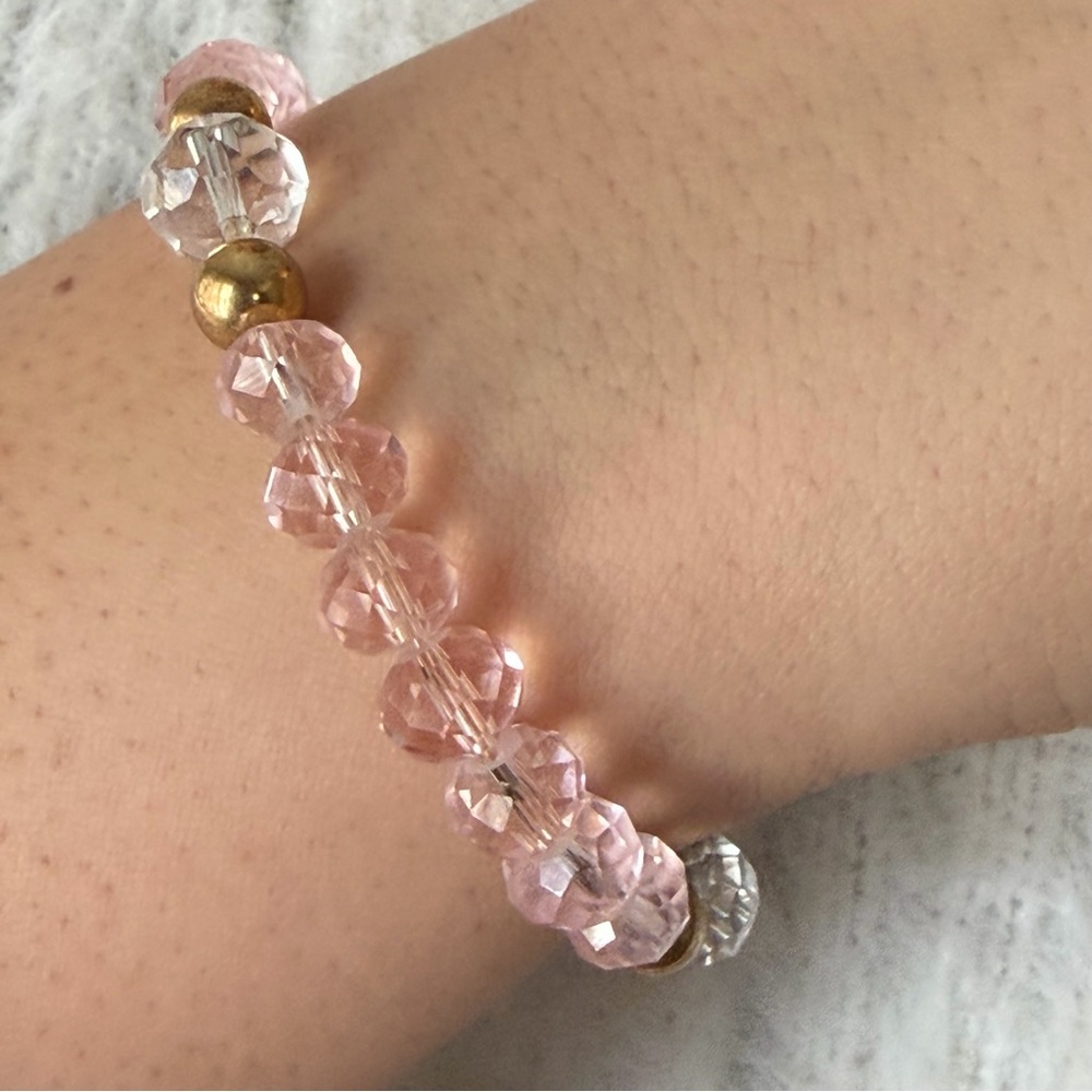 Elegant Pink and Gold Beaded Bracelet - Picture 4 of 9